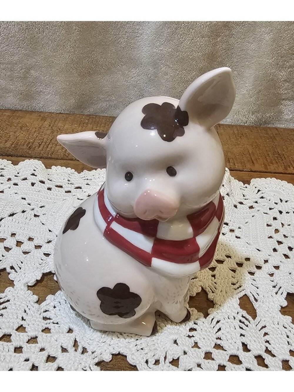 Appletree Designs Fine Ceramic Cute Pig Piglet Wearing Checkers Bandana Bank
